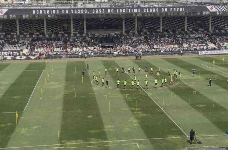 El entrenamiento abierto del Vasco recibió apoyo de cara al partido decisivo de la Copa de Brasil