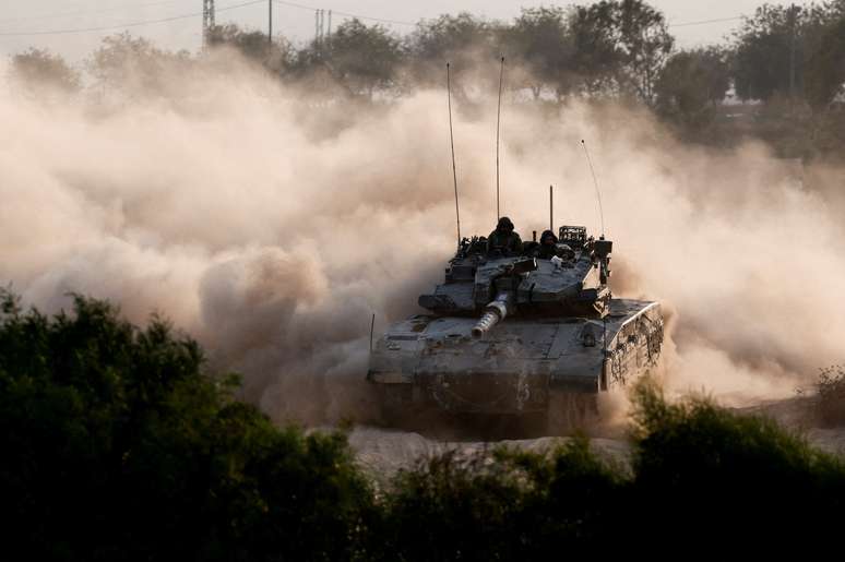 Tanque israelense perto da fronteira de Gaza 15/10/2024