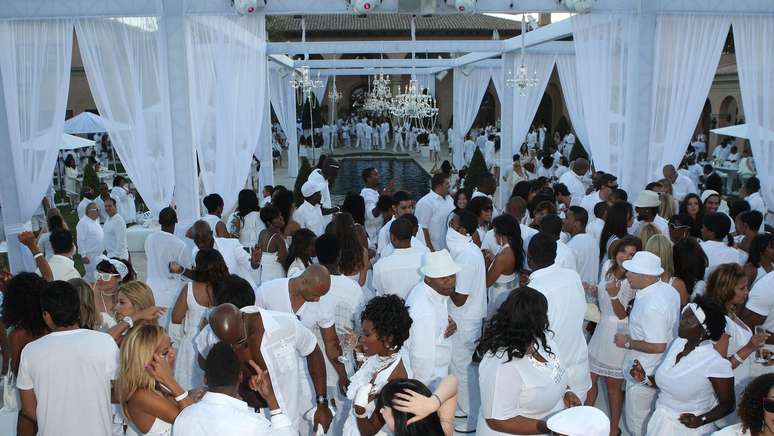 A 'Festa do Branco' de 2007 em East Hampton, em Nova York, contou com a presença de celebridades, incluindo a estrela pop Mariah Carey, o músico Tommy Lee e o produtor Russell Simmons