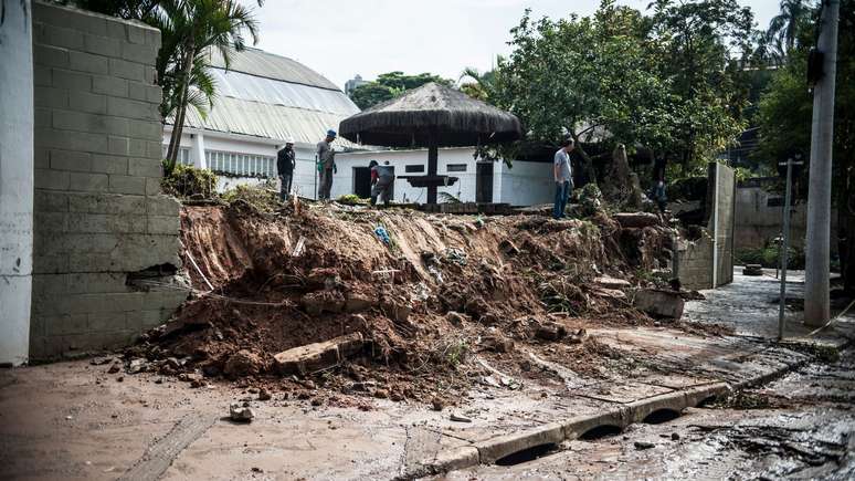 Quem mora em áreas de risco deve ficar atento durante o temporal