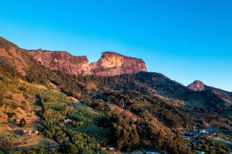 É possível acessar o complexo da Pedra do Baú de três maneiras 