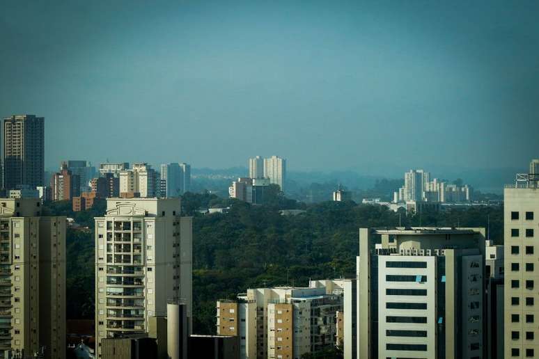 A Defesa Civil do Estado de São Paulo, vem alertando a população para o risco de fortes chuvas e ventos intensos para o fim de semana. Na foto, região da zona sul da capital paulista na manhã desta quinta-feira (17), uma das mais afetadas pelo temporal da última sexta-feira (11).