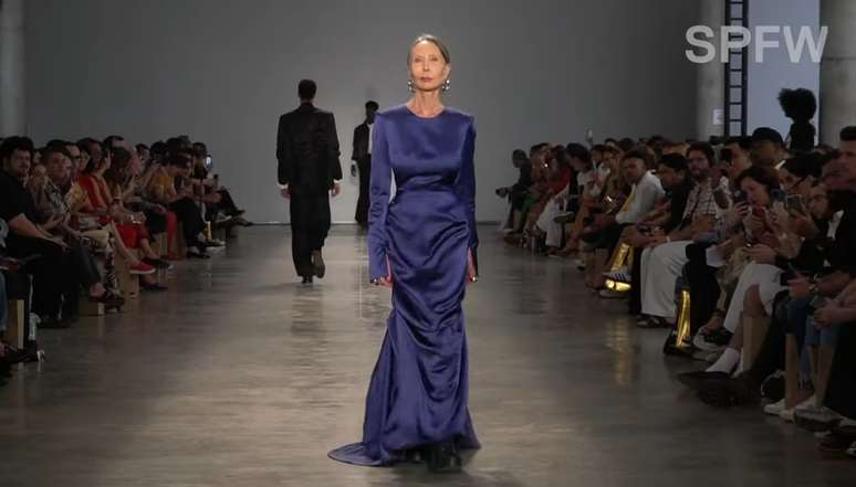 Maria Stella Splendore no desfile na SPFW: a elegância jamais envelhece