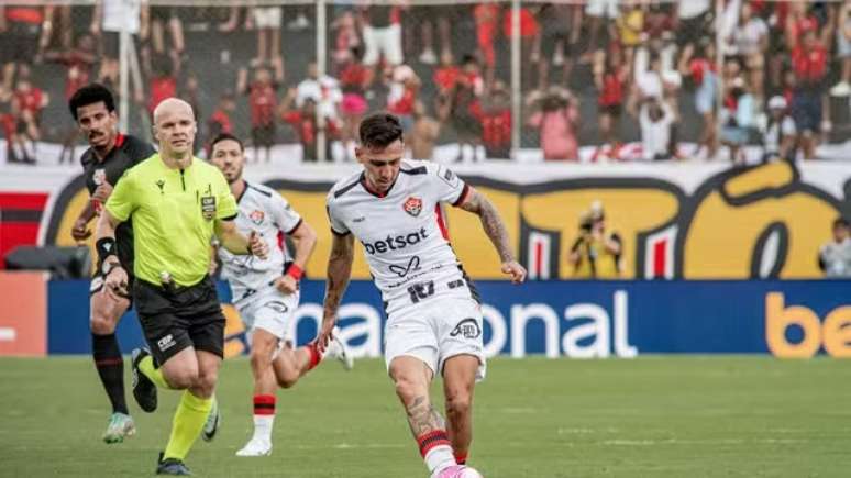 Vitória venció al RB Bragantino y salió de la zona de descenso de Brasil