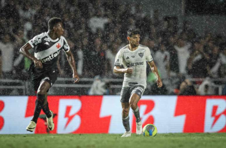 Hulk marca, Atlético empata com Vasco e chega à final da Copa do Brasil