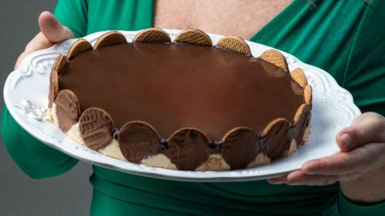 Veja o passo a passo completo para fazer a torta holandesa tradicional