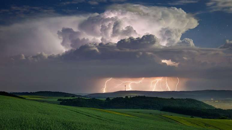 Cumulonimbus clouds are large vertical clouds and are usually only fully visible from a distance.