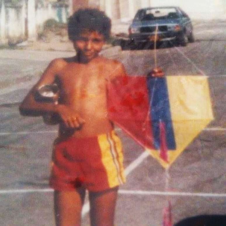 Quando criança, em Coelho Neto, subúrbio do Rio de Janeiro, ele queria ter um apelido. Deram-lhe Jarro.