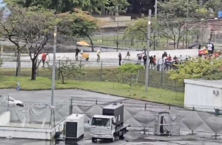 Brigas entre Flamengo e Corinthians estragam clássico