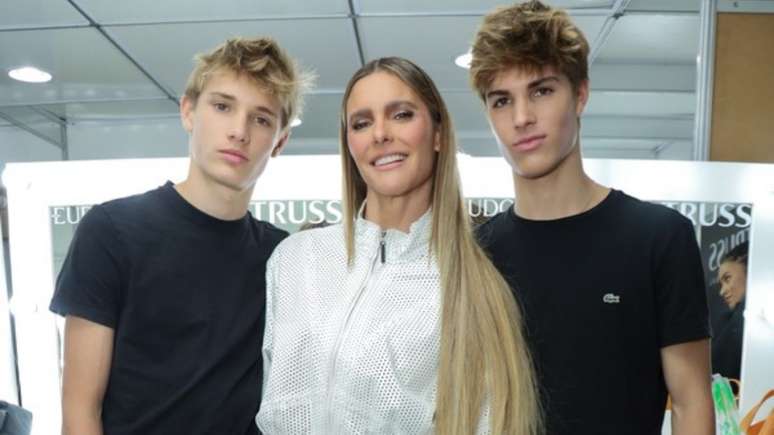 Fernanda Lima com os filhos, Francisco e João Hilbert