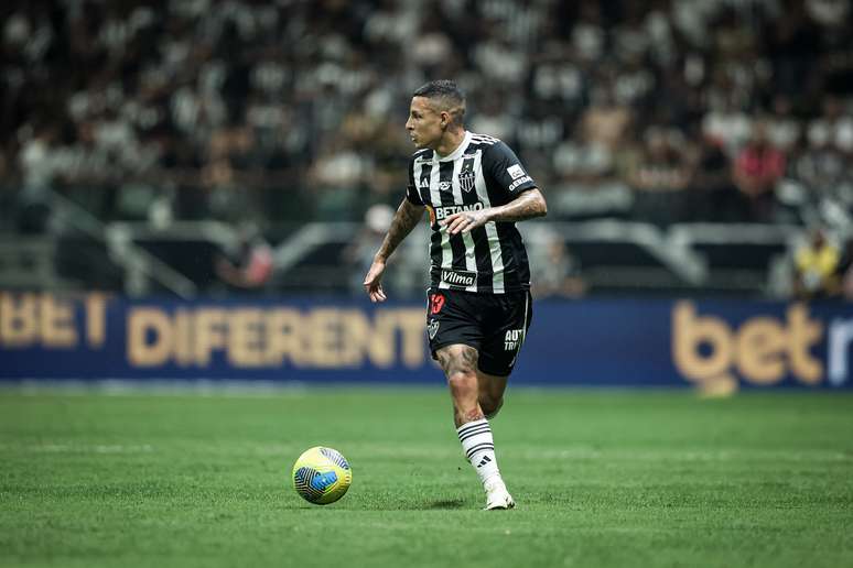 Guilherme Arana provoca a los comentaristas tras un blanco en los resultados de la Copa do Brasil