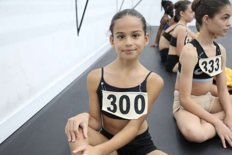 Giovanna Simão Mundim, de 10 anos, de Paracatu (MG), uma das vinte aprovadas na seletiva do Bolshoi no Brasil.