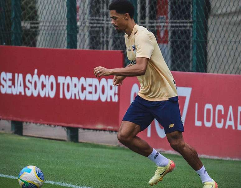 Jamal Lewis será titular contra o Criciúma –