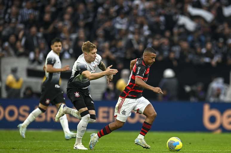 De la Cruz left the match against Corinthians due to pain in his right thigh –