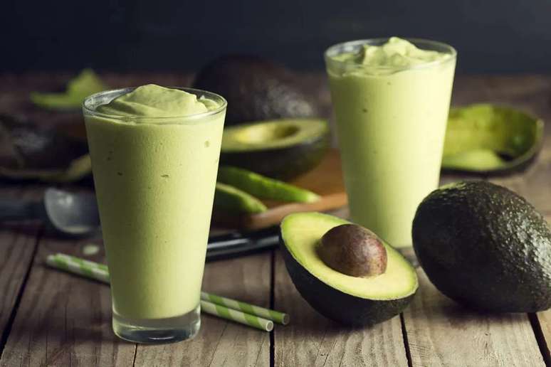 Smoothie de abacate e leite de amêndoas 