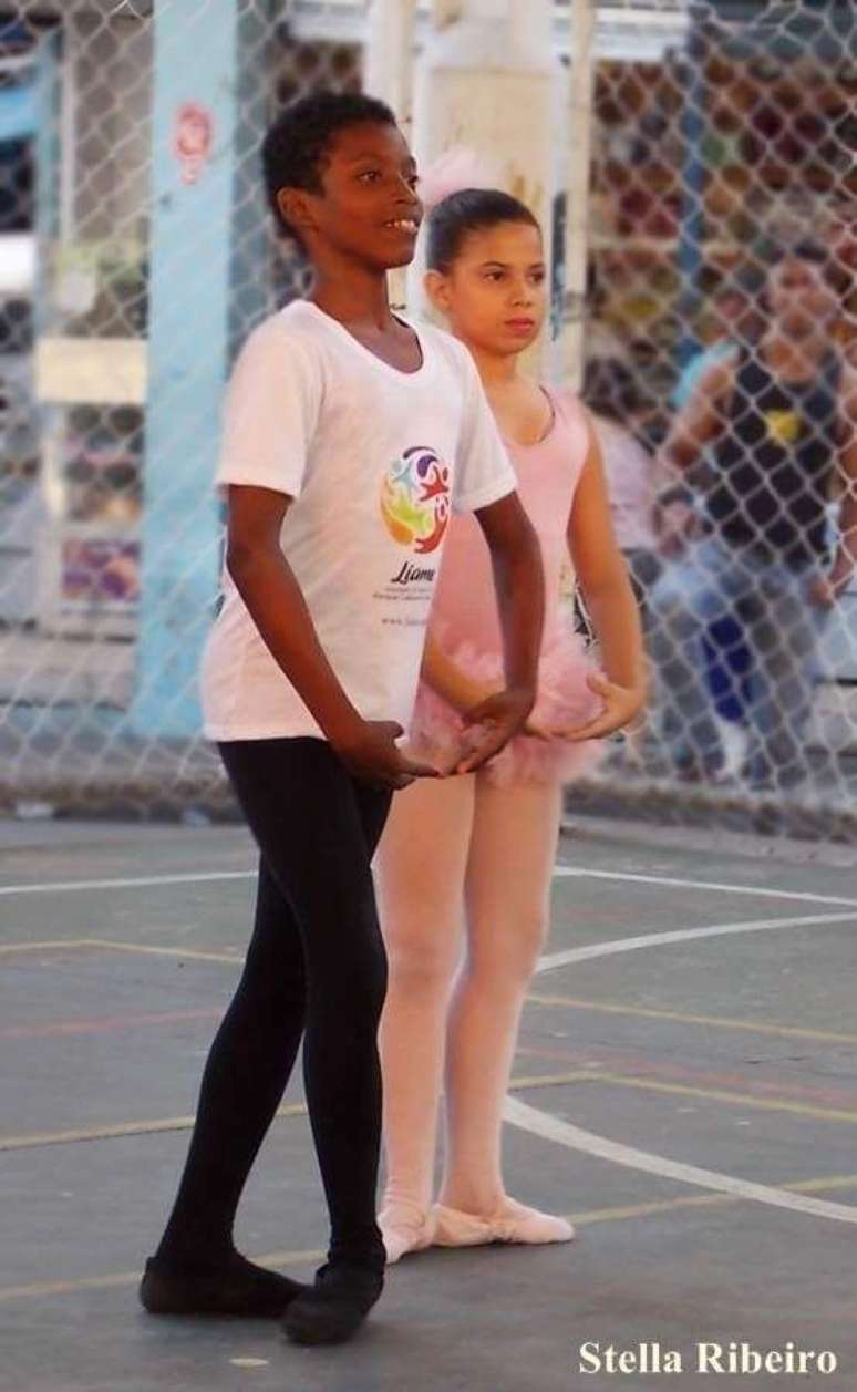 O bailarino Luís Fernando começou o curso de dança aos 13 anos, em projeto social no Complexo do Alemão (RJ).