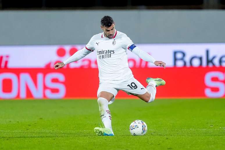 Theo Hernandez (Milan) durante jogo contra a Fiorentina, no dia 06.10.2024 