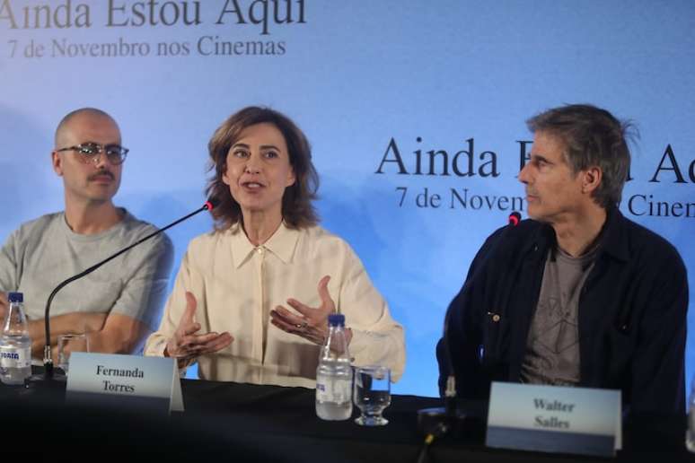 Fernanda Torres em coletiva do filme 'Ainda Estou Aqui' em São Paulo em 18 de outubro de 2024