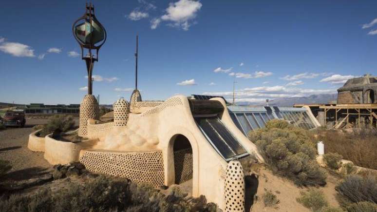 Apesar do seu apelo ambiental, as Earthships ainda não são consideradas uma opção para reduzir a crise da moradia e combater as mudanças climáticas