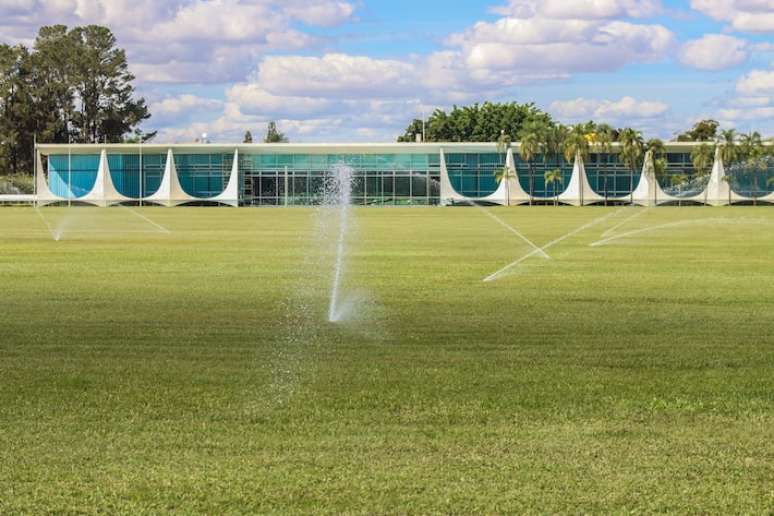 O Palácio da Alvorada, em Brasília, é a residência oficial da Presidência da República. Foto: Valter Campanato/Agência Brasil