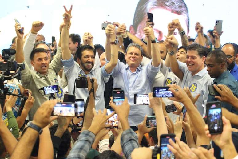 Ricardo Nunes participa, ao lado de Tarcísio de Freitas, de evento de campanha na zona norte de São Paulo