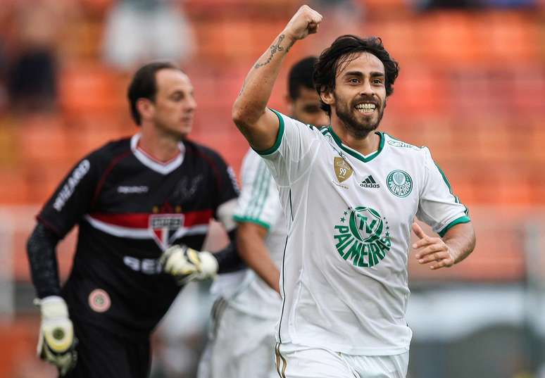 Chileno fez história com a camisa Alviverde em passagem pelo Brasil –