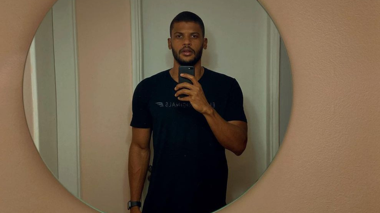 Jovem relata racismo no Grindr e comove internautas