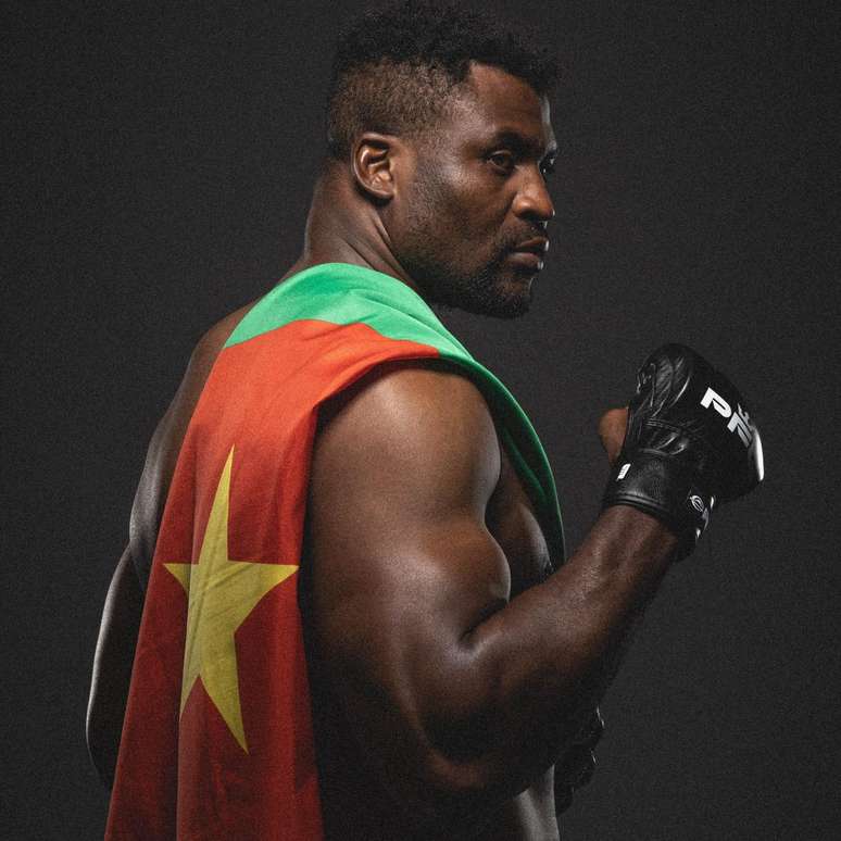 Francis Ngannou foi elogiado por Jon Jones 