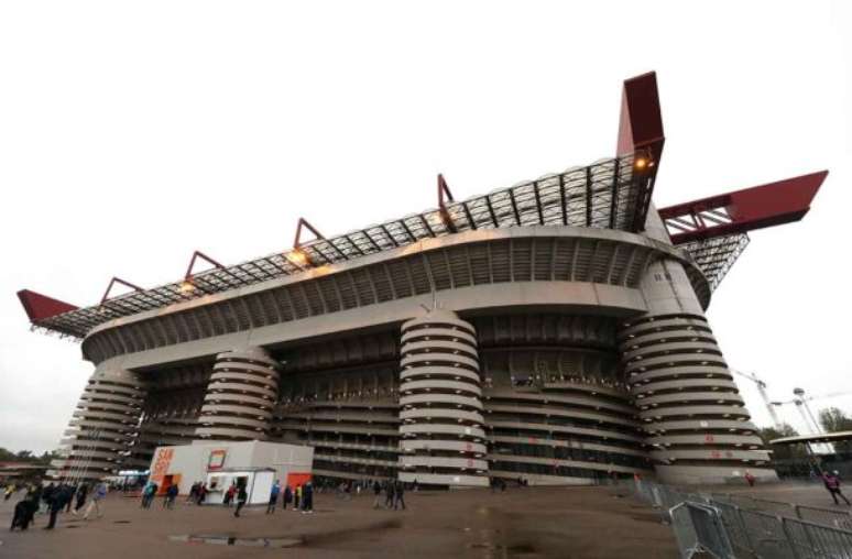 Marco Luzzani/Getty Images - Legenda: Milan e Inter buscam alternativas para o estádio San Siro