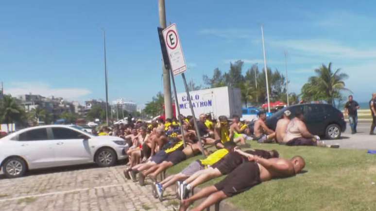 O incidente iniciou quando um torcedor do Peñarol furtou um celular em uma padaria, ação que foi capturada por câmeras de segurança