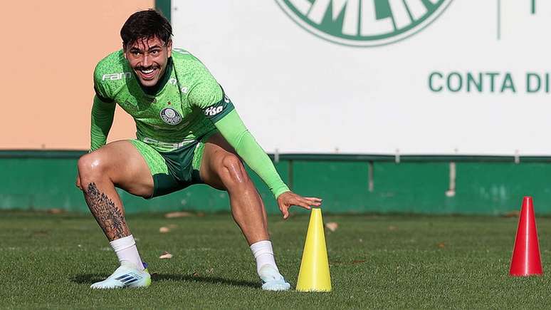 Mauricio, durante treinamento, na Academia de Futebol –