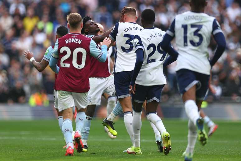 confusão Tottenham West Ham. 