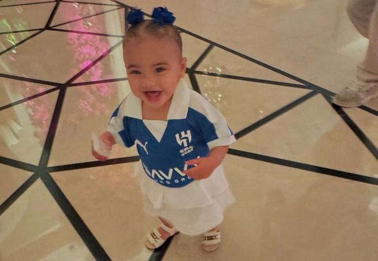 Mavie com a camisa do Al-Hilal –