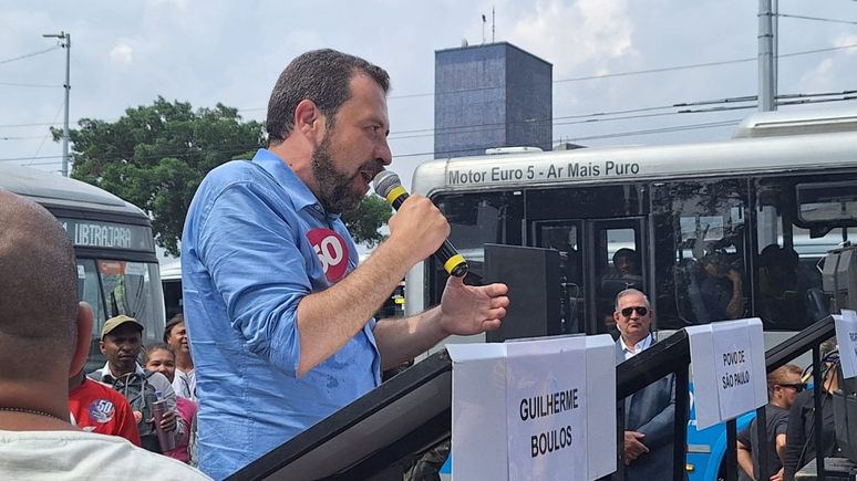 Guilherme Boulos (PSOL) cumpre agenda de campanha na Zona Sul de São Paulo