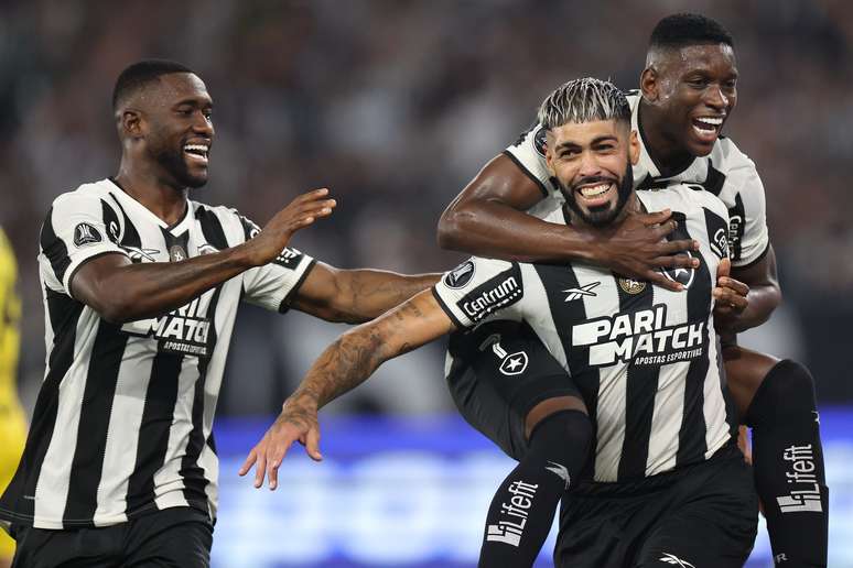 Botafogo vence Peñarol por 5 a 0 e encaminha ida para final 