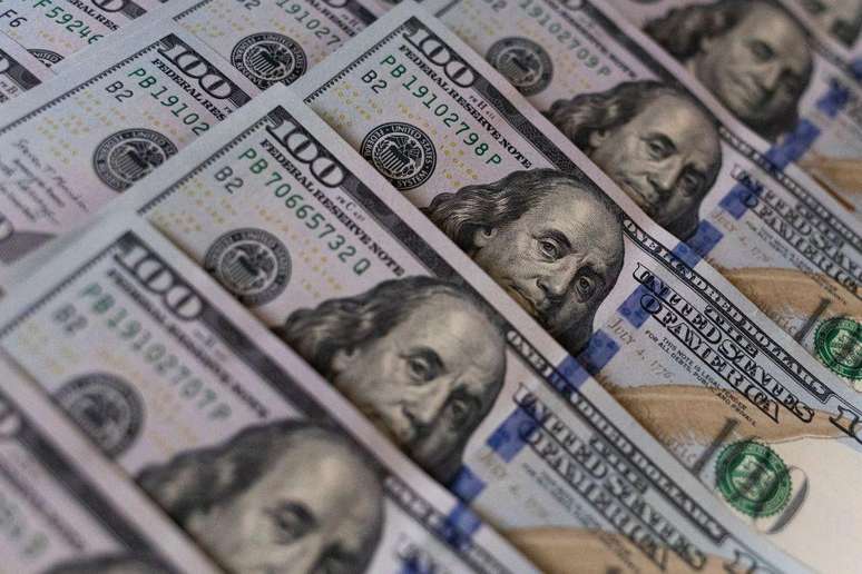 Os argentinos estão sempre atentos à evolução do dólar de mercado, ou do “dólar azul”