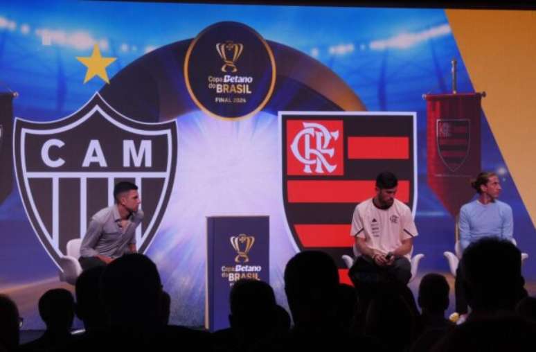 Rossi (esq.) e Filipe Luís, do Flamengo, falam sobre final da Copa do Brasil –