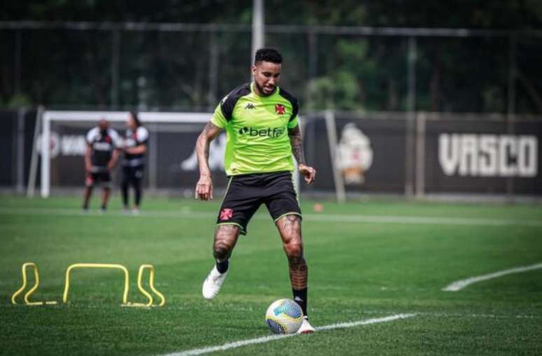 Jair está, enfim, de volta aos relacionados do Vasco –