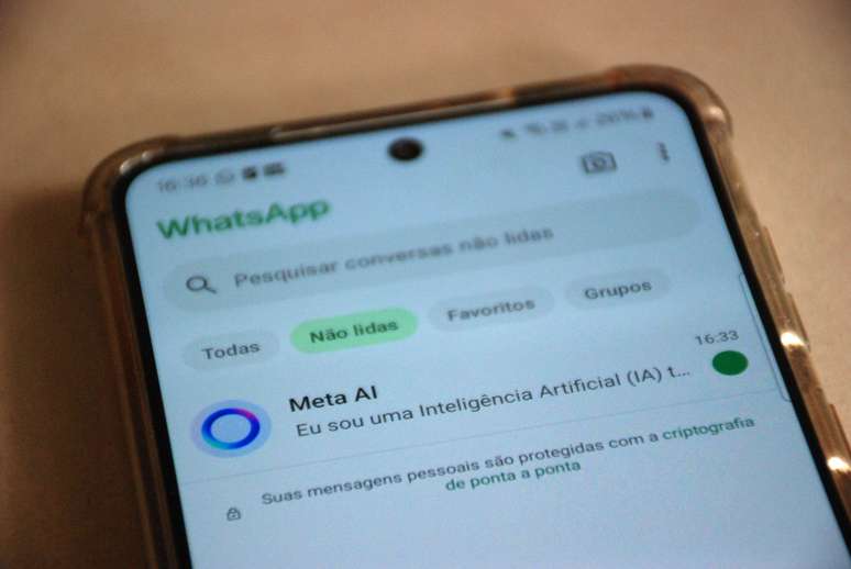 Tela de celular com conversa com Meta AI