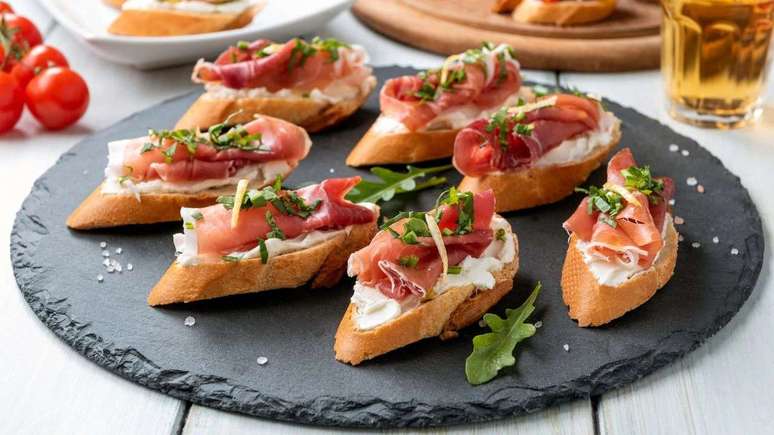 Bruschetta de mortadela – Foto: ShutterStock