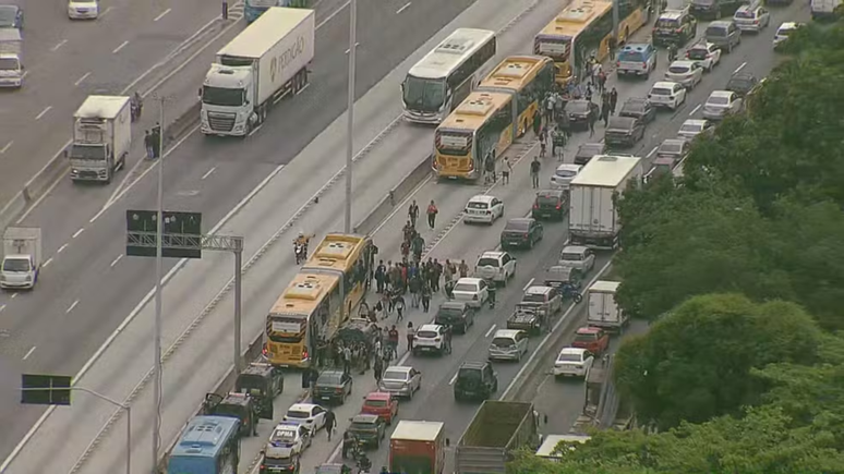 Tiroteio na Avenida Brasil deixa mortos e feridos