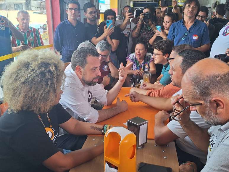 Boulos conversa com moradores de São Miguel Paulista