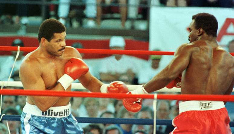 Maguila em confronto com Evander Holyfield