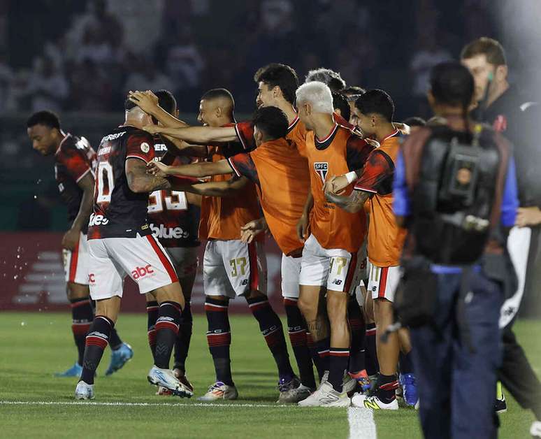 Sao Paulo avanza a paso firme hacia la meta del G-4 -