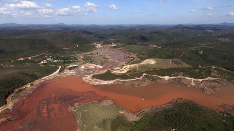 Região da barragem da Samarco foi tomada pela lama