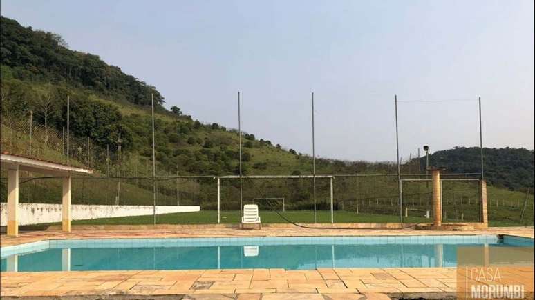 Fazenda conta com piscina, campo de futebol, lago e outros atrativos –