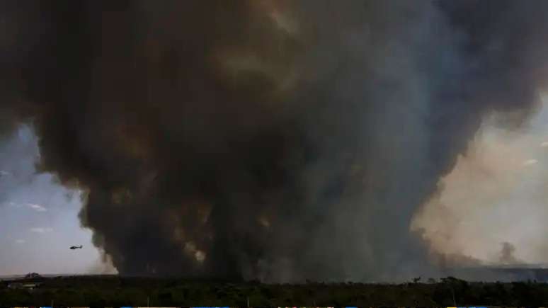 Grandes focos de incêndio atingem áreas do Parque Nacional de Brasília