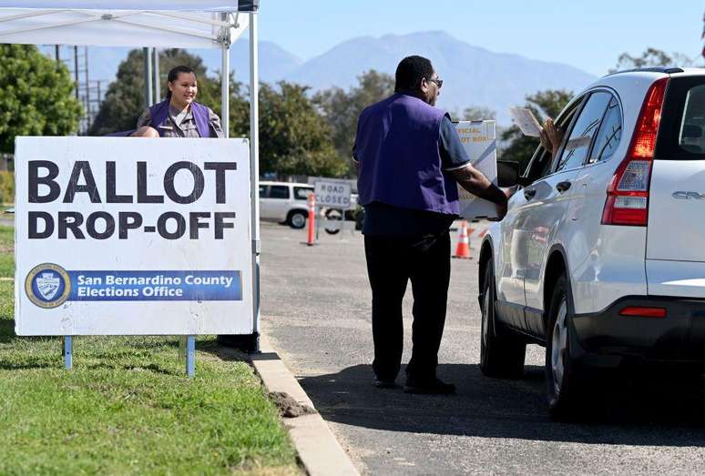 Votação antecipada em San Bernardino, na Califórnia; Estado é o mais populoso, mas tem o mesmo número de senadores que Wyoming, o menos populoso