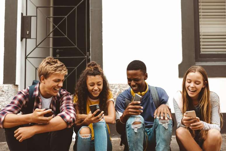 Utilizar o celular como forma de recompensa após os estudos cria uma relação positiva entre esforço e lazer 