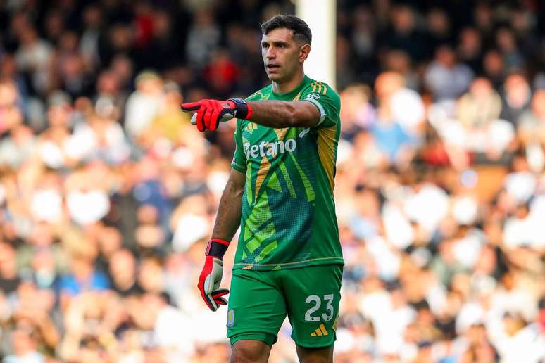 Emiliano Martinez (Aston Villa) durante jogo contra o Fulham, no dia 19.10.2024 